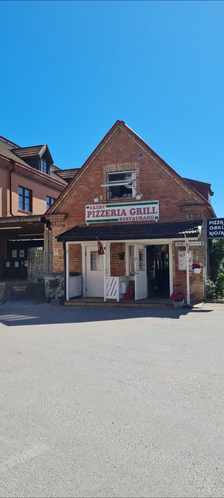 Ekeby Pizzaria i Uppsala har mycket god kebabtallrik