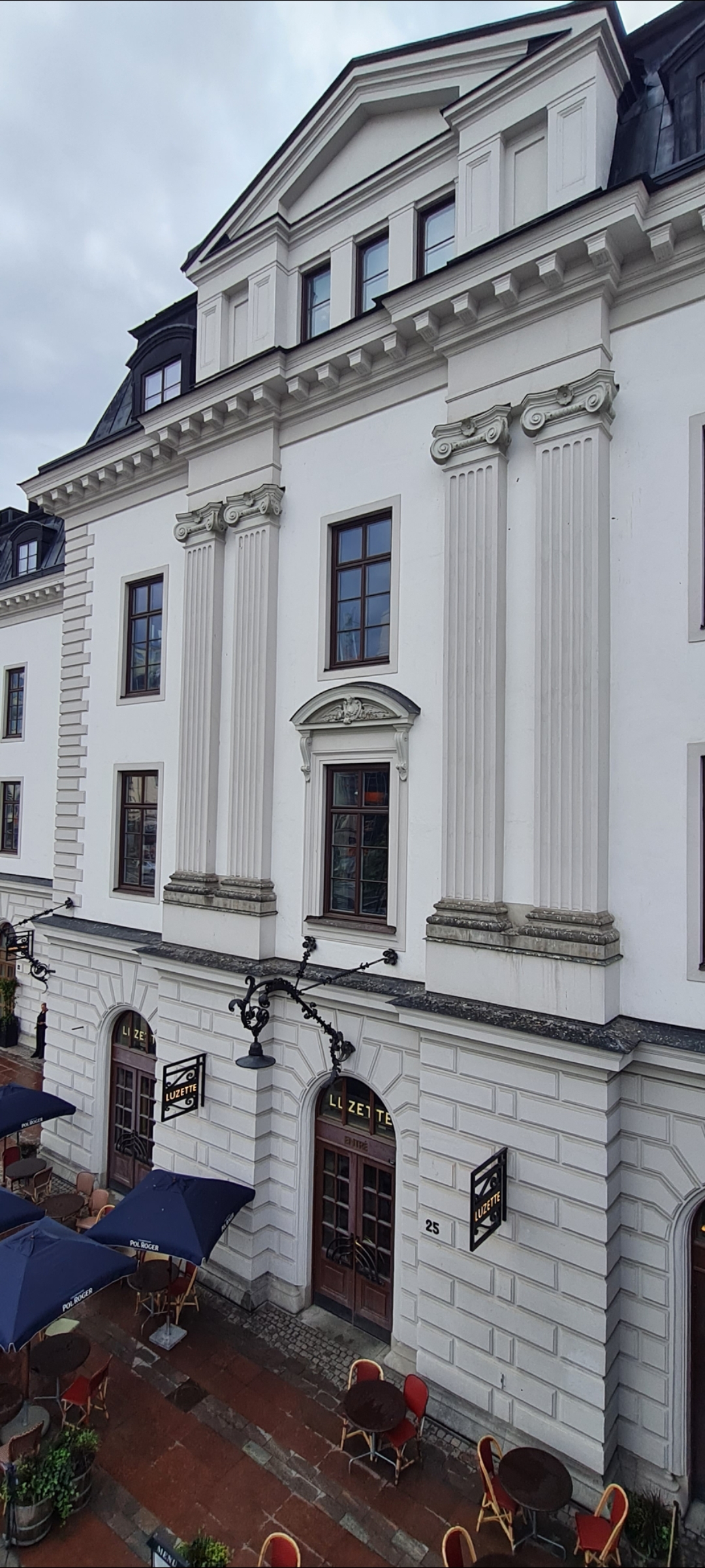 Man borde ordna ett hotell på Centralstationen i Stockholm