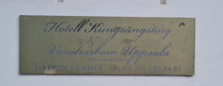 Här ser vi adress och telefonnummer till Hotell Kungsängstorg i Uppsala